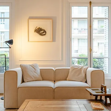 Veeve - White Jasmine Apartment